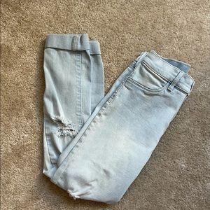 Light distressed ankle jeggings
